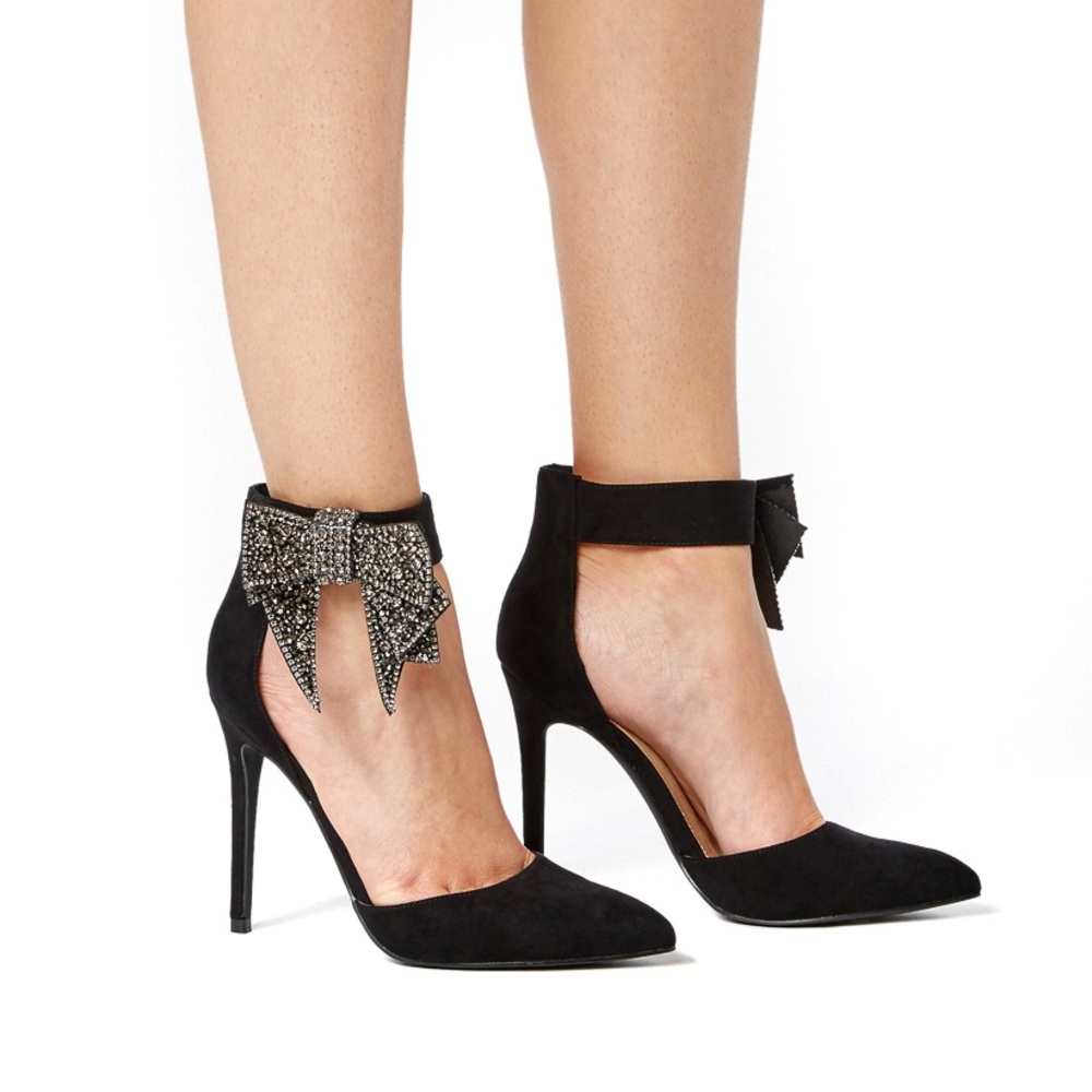 Black diamond bow pumps